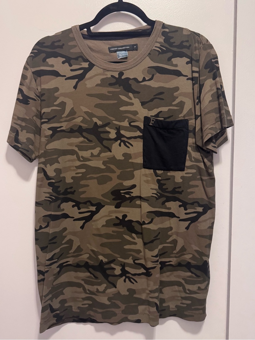 French Connection Men’s Camo T-Shirt Size M Green Camouflage Black Pocket 100% C